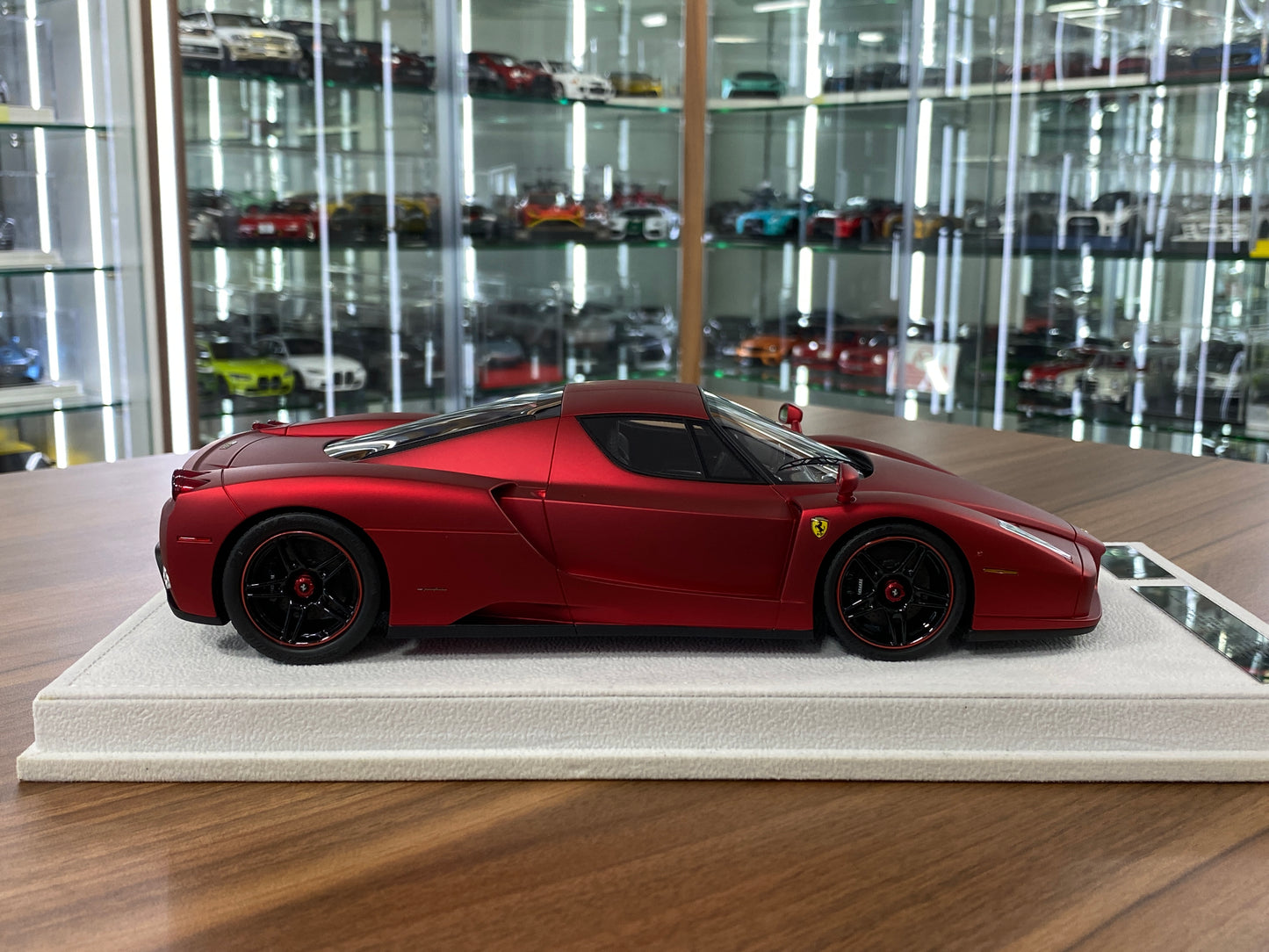 Exclusive Ferrari Enzo 1/18 Gavin Models|Limited Edition in Glossy Red