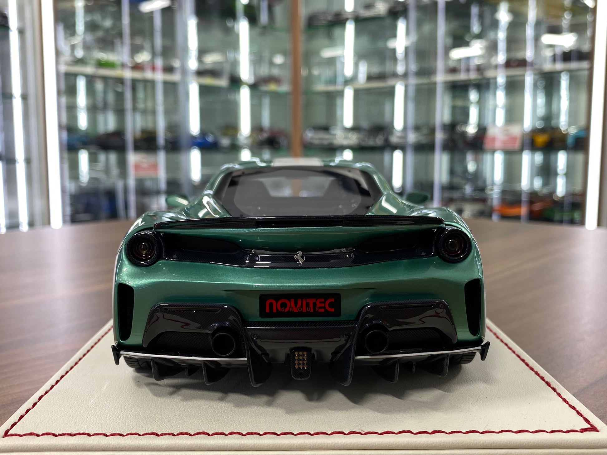 1/18 Resin Ferrari 488 Pista Metallic green, white stripe – Davis & Giovanni | Limited 20 pcs