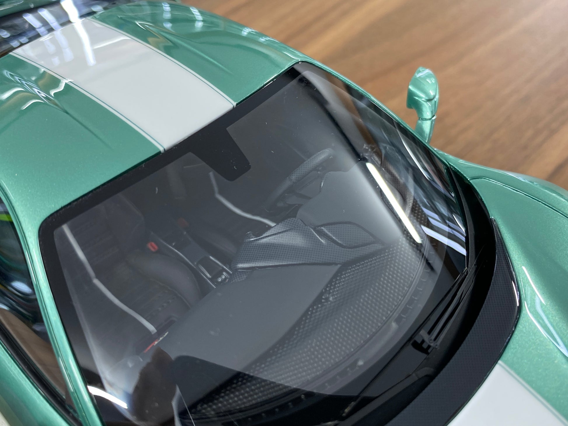 1/18 Resin Ferrari 488 Pista Metallic green, white stripe – Davis & Giovanni | Limited 20 pcs