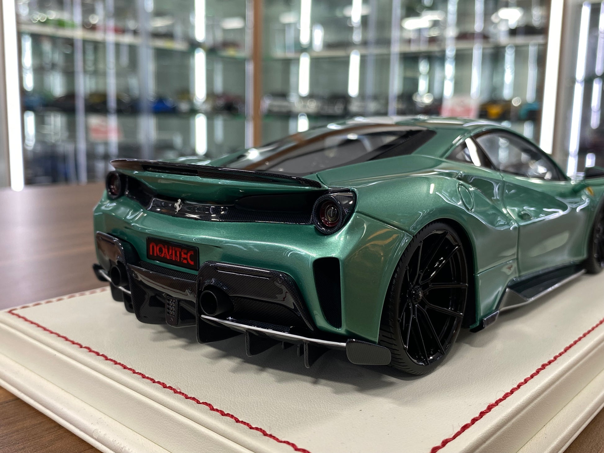 1/18 Resin Ferrari 488 Pista Metallic green, white stripe – Davis & Giovanni | Limited 20 pcs