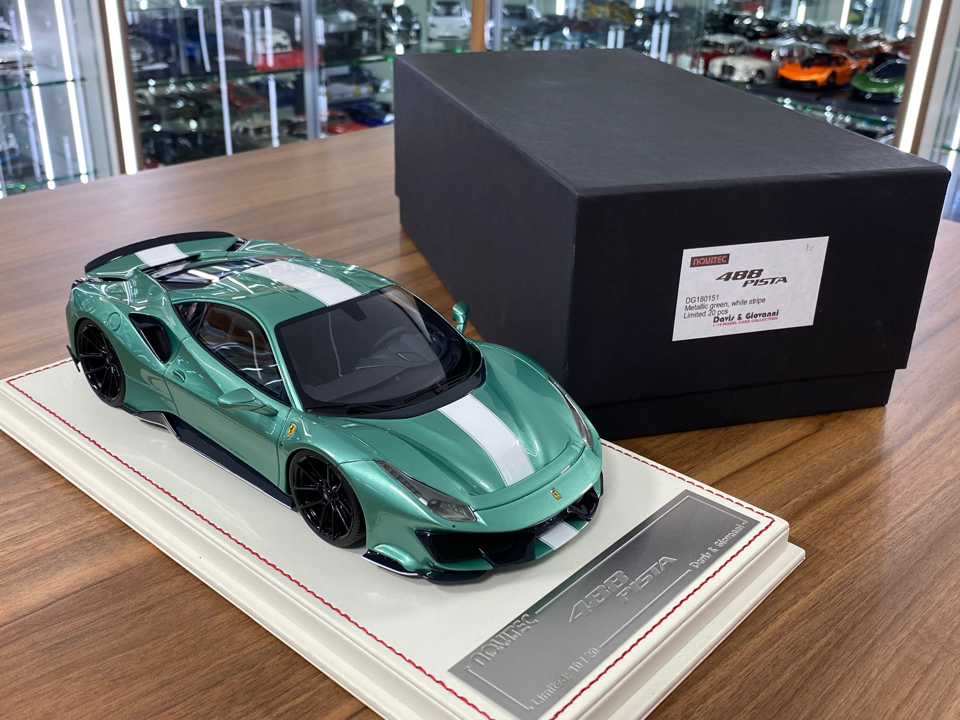 1/18 Resin Ferrari 488 Pista Metallic green, white stripe – Davis & Giovanni | Limited 20 pcs