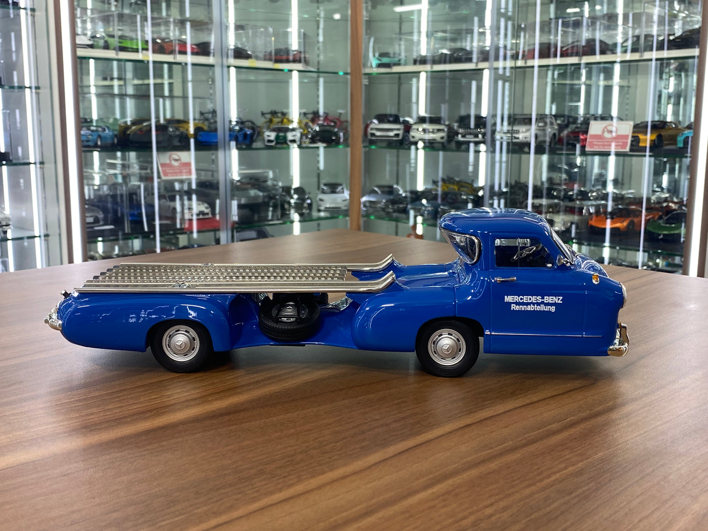 1/18 Diecast - Mercedes-Benz W21 Das Blaue Wunder Rennatransporter Werk83
