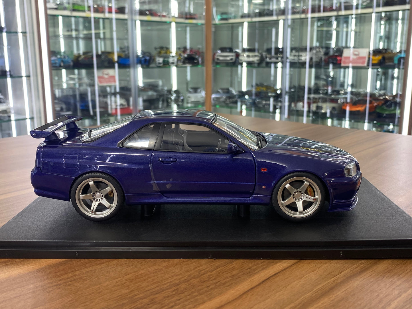 Diecast Nissan GT-R R34 Skyline Dark Blue 1/18 1999 by Solido Model Car