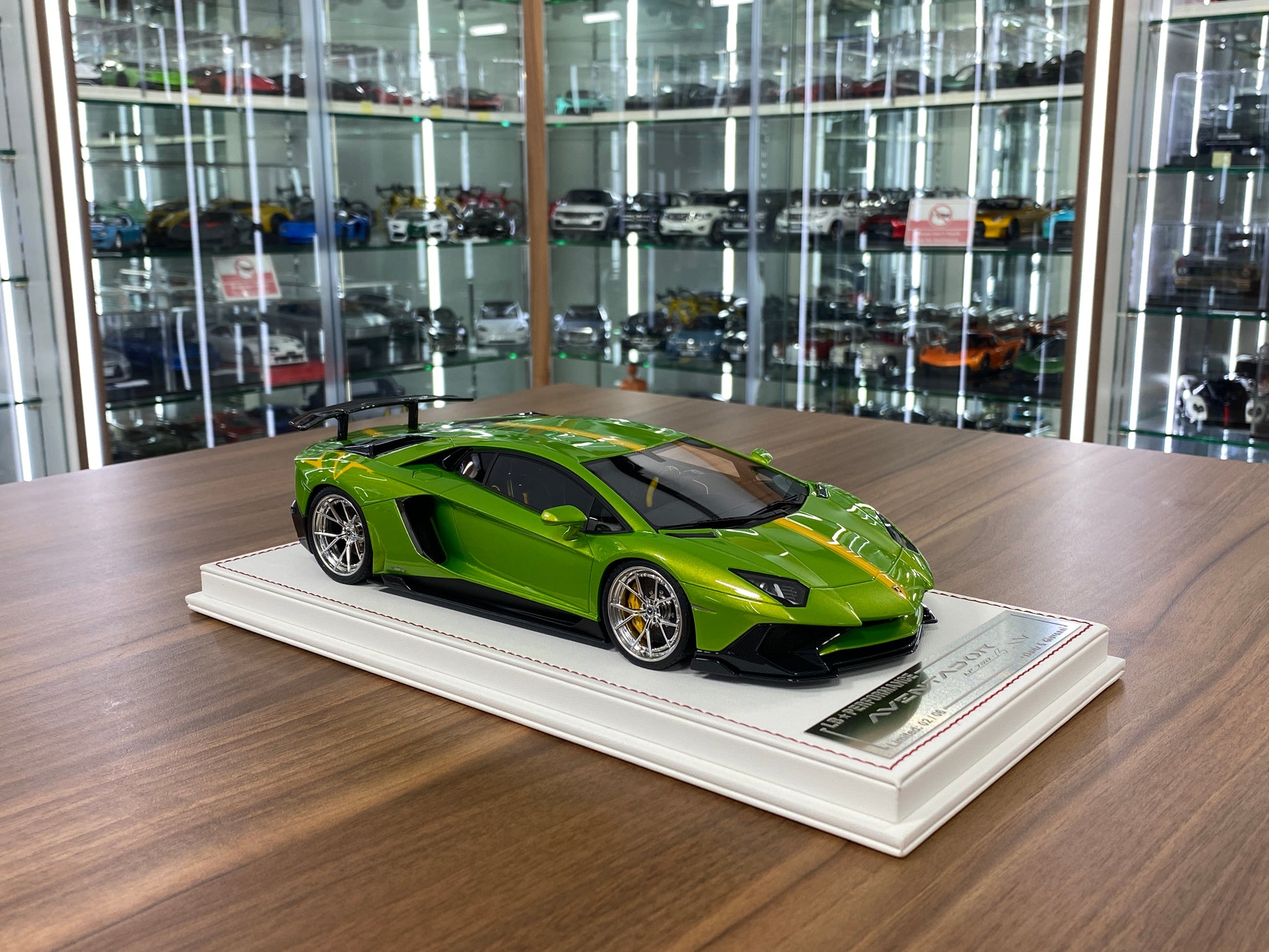 1/18 Resin Davis & Giovanni Lamborghini AVENTADOR LP 720-4 SV LB Performance with Verde Dorado, metallic yellow stripe Limited Edition - 6 pcs
