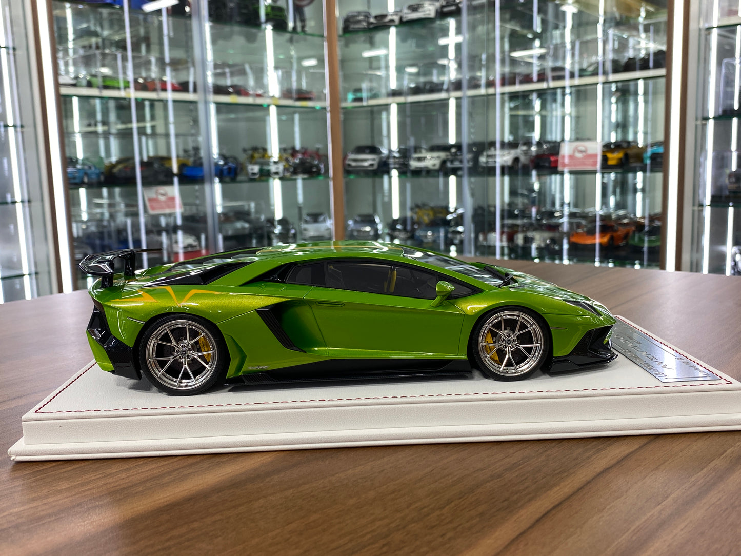 1/18 Resin Davis & Giovanni Lamborghini AVENTADOR LP 720-4 SV LB Performance with Verde Dorado, metallic yellow stripe Limited Edition - 6 pcs