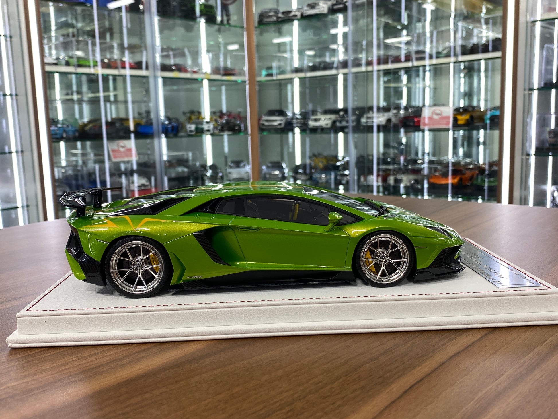 1/18 Resin Davis & Giovanni Lamborghini AVENTADOR LP 720-4 SV LB Performance with Verde Dorado, metallic yellow stripe Limited Edition - 6 pcs