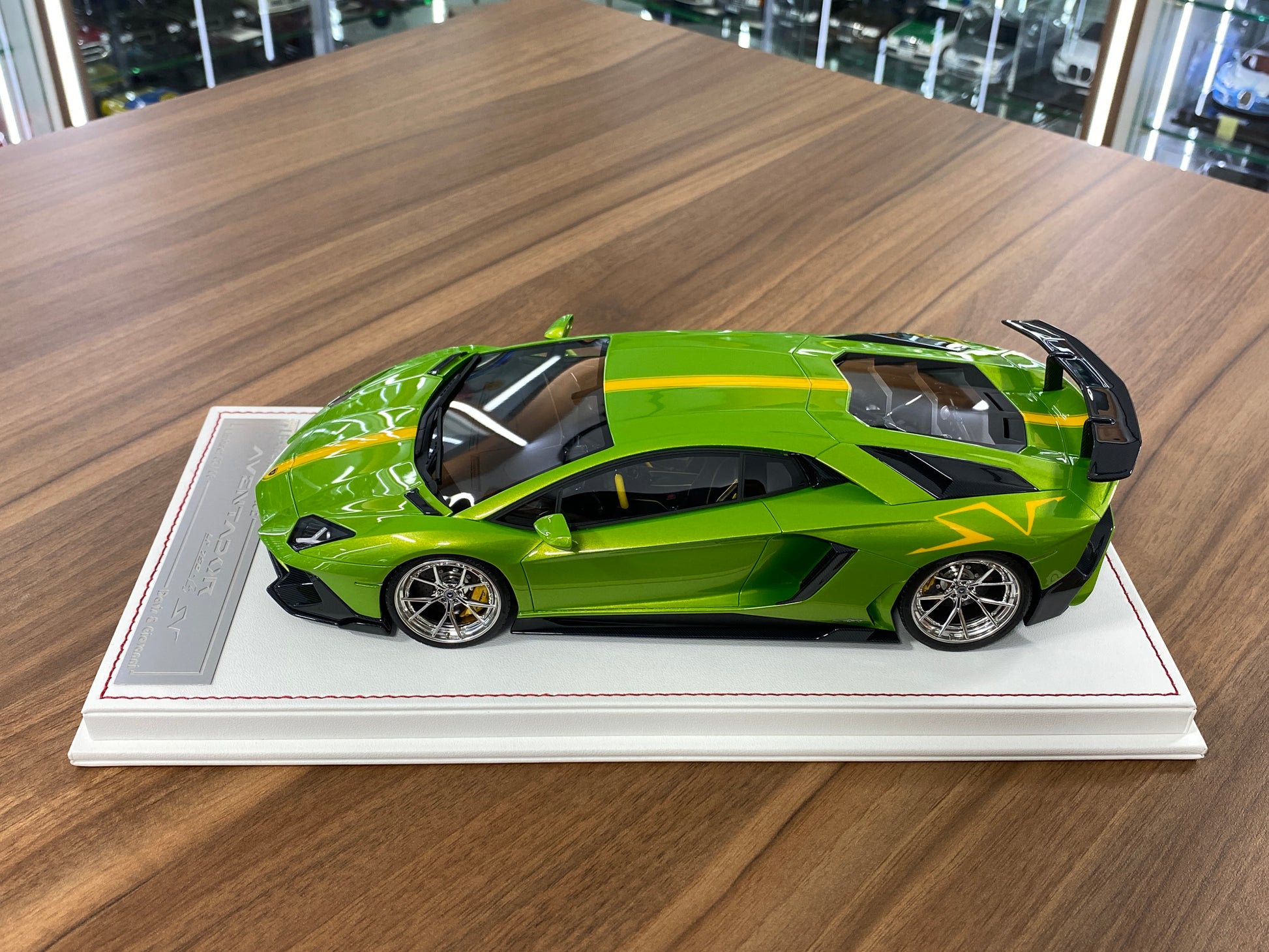 1/18 Resin Davis & Giovanni Lamborghini AVENTADOR LP 720-4 SV LB Performance with Verde Dorado, metallic yellow stripe Limited Edition - 6 pcs