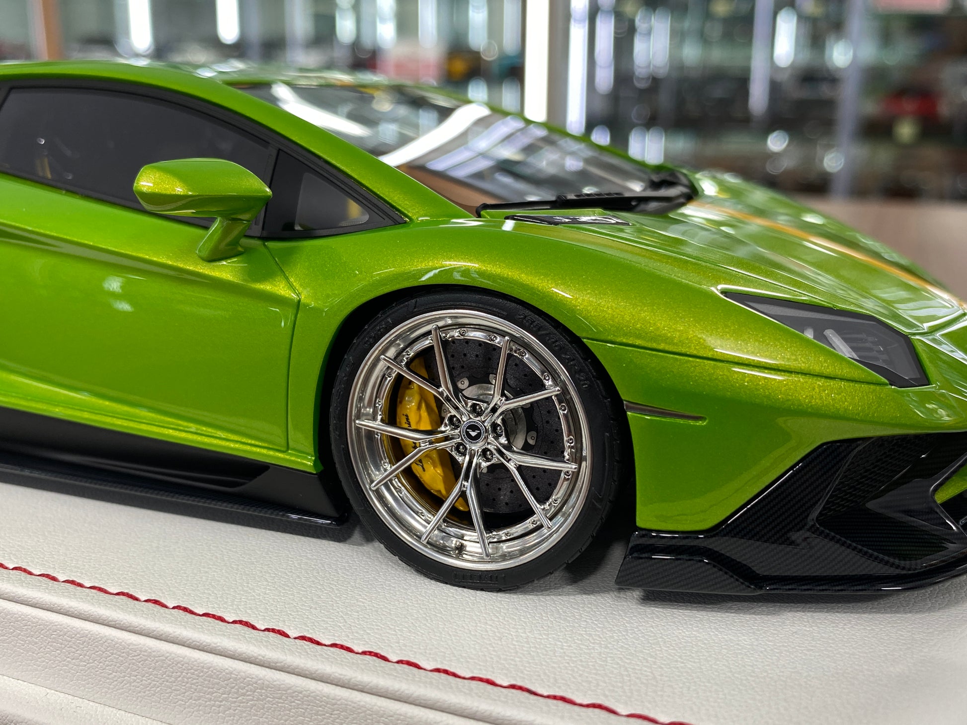 1/18 Resin Davis & Giovanni Lamborghini AVENTADOR LP 720-4 SV LB Performance with Verde Dorado, metallic yellow stripe Limited Edition - 6 pcs