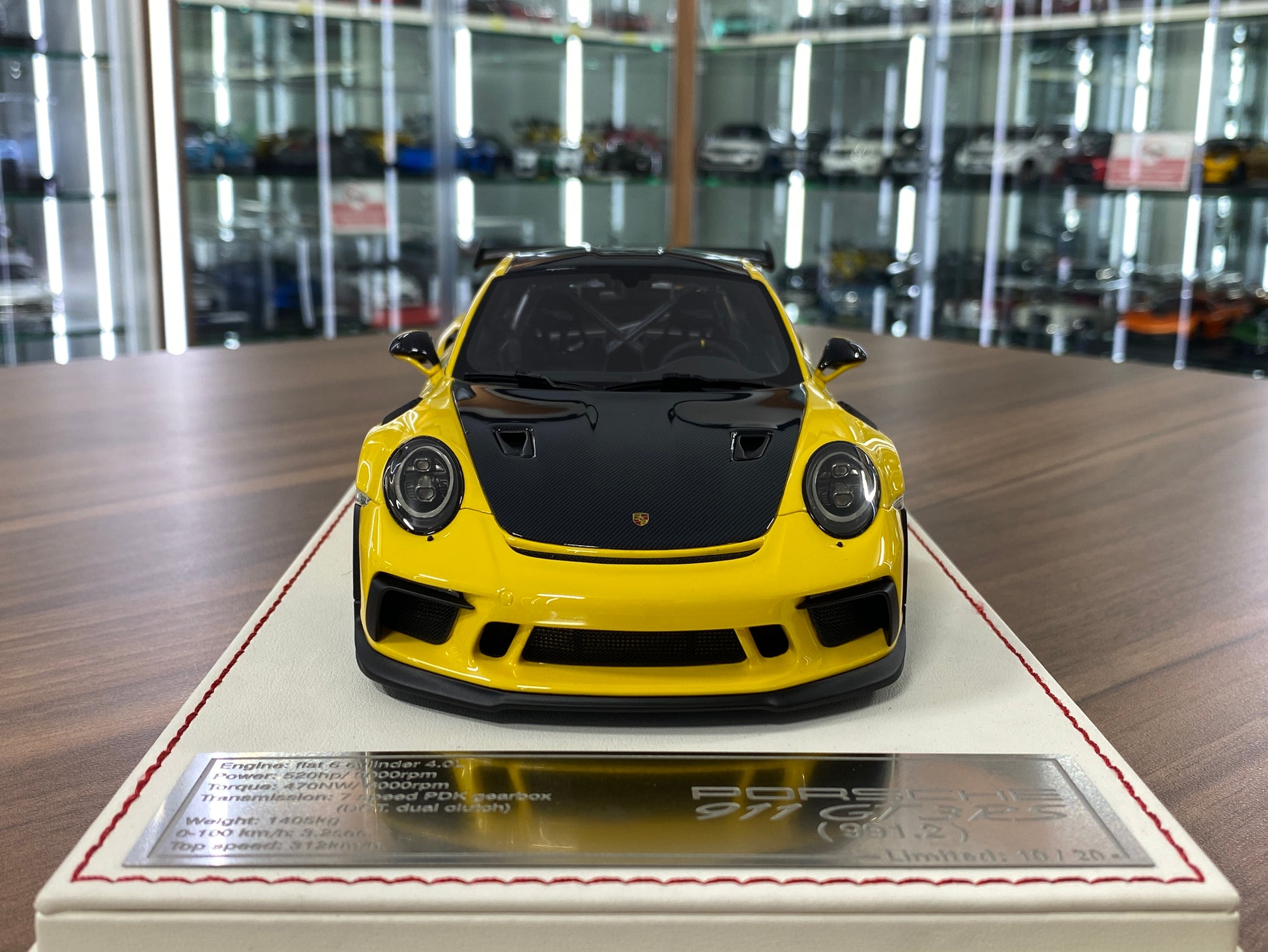 1/18 Resin Model  – Davis & Giovanni PPorsche 911 GT3 RS (991.2) Yellow Limited 20 pcs