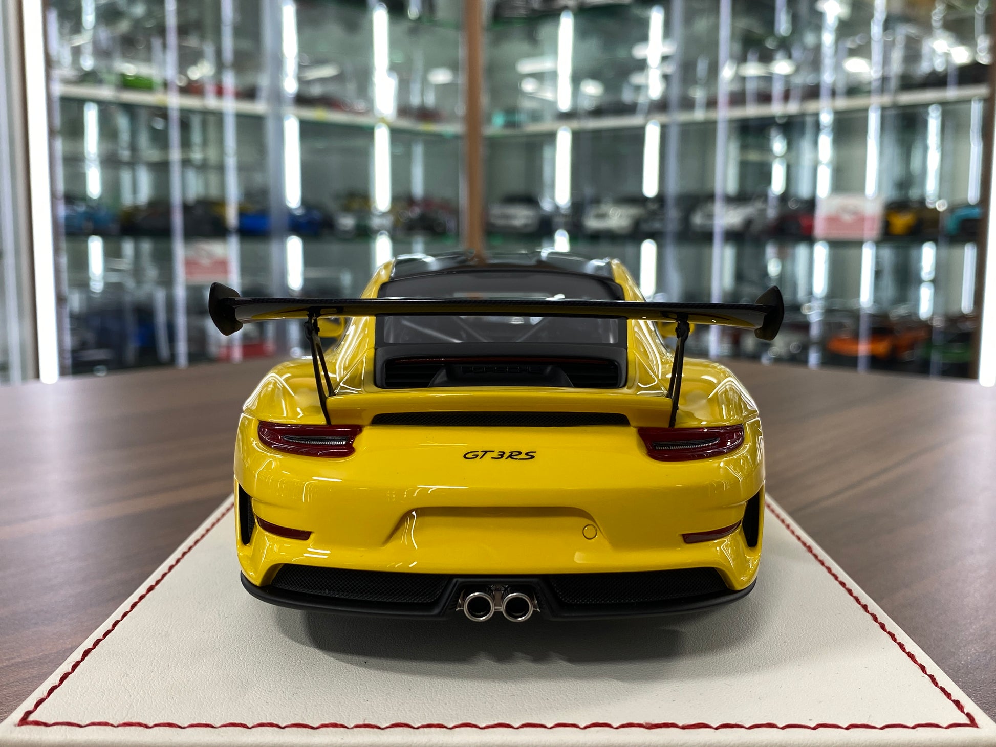 1/18 Resin Model  – Davis & Giovanni PPorsche 911 GT3 RS (991.2) Yellow Limited 20 pcs