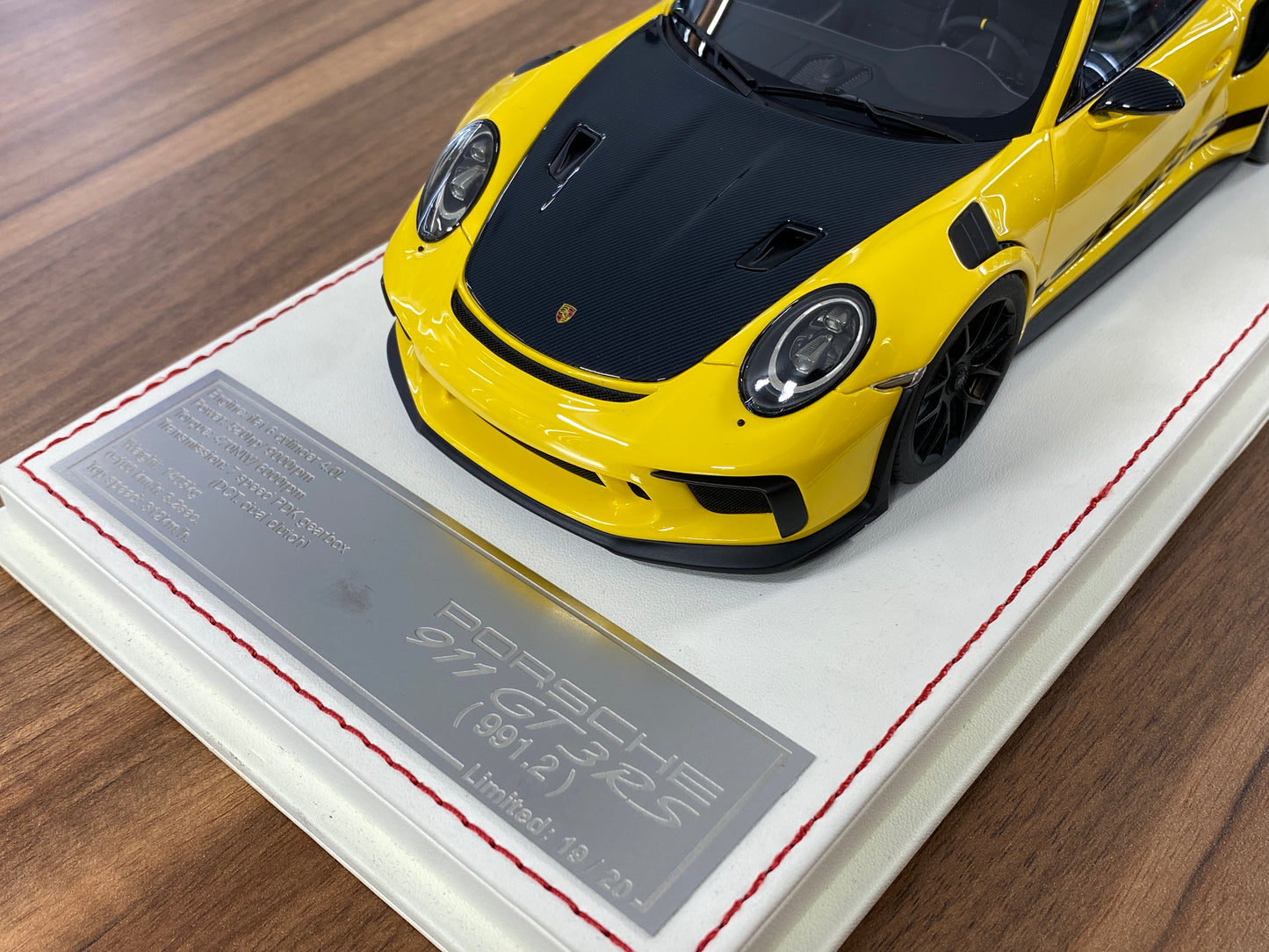 1/18 Resin Model  – Davis & Giovanni PPorsche 911 GT3 RS (991.2) Yellow Limited 20 pcs