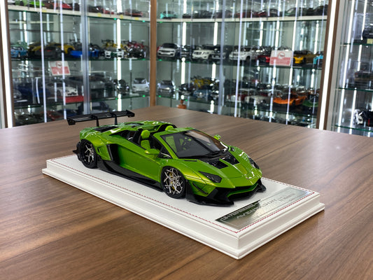 1/18 Resin Davis & Giovanni Lamborghini AVENTADOR LP 720-4 Roadster LB Performance with Verde Dorado Limited Edition - 8 pcs