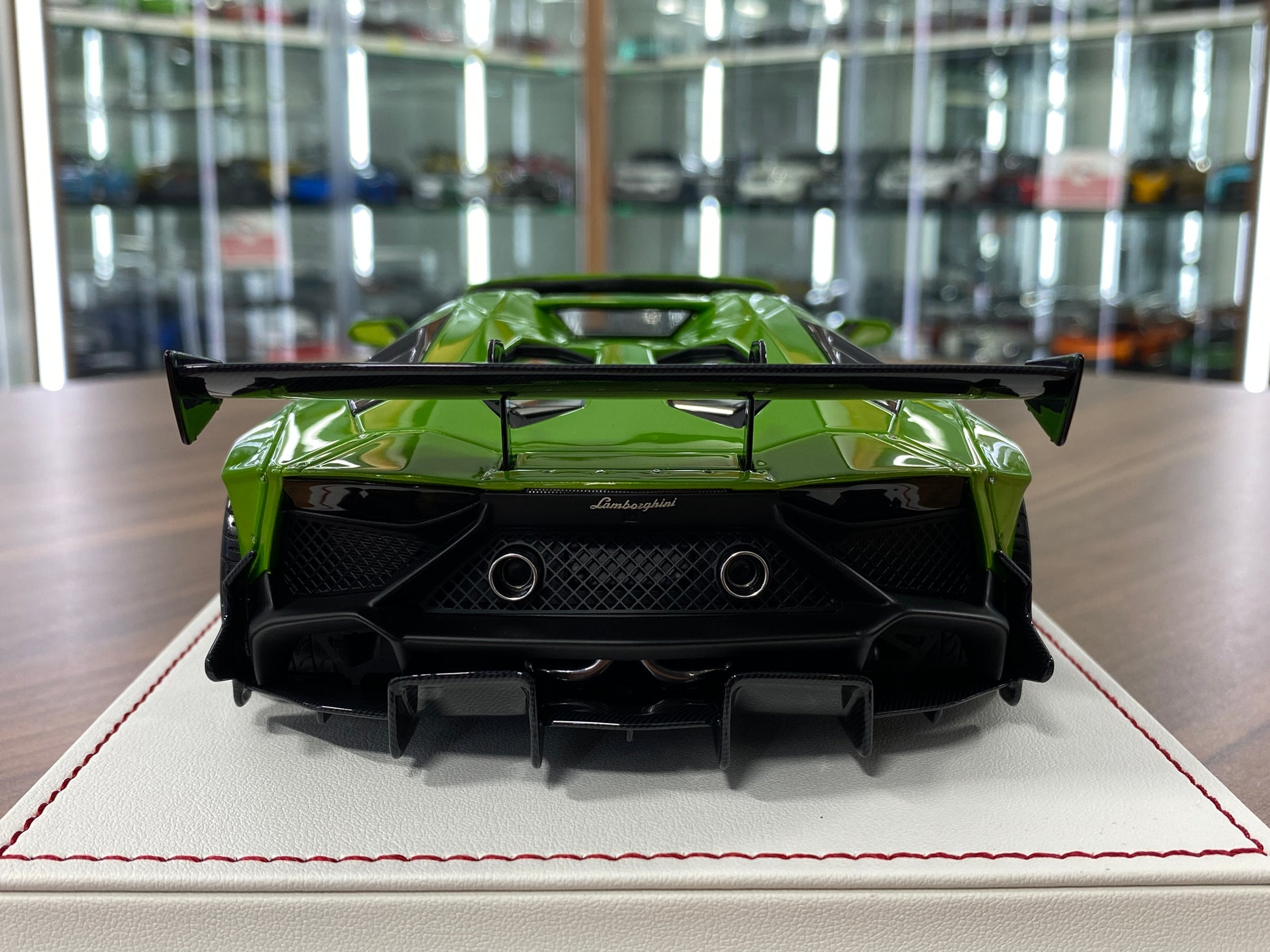 1/18 Resin Davis & Giovanni Lamborghini AVENTADOR LP 720-4 Roadster LB Performance with Verde Dorado Limited Edition - 8 pcs