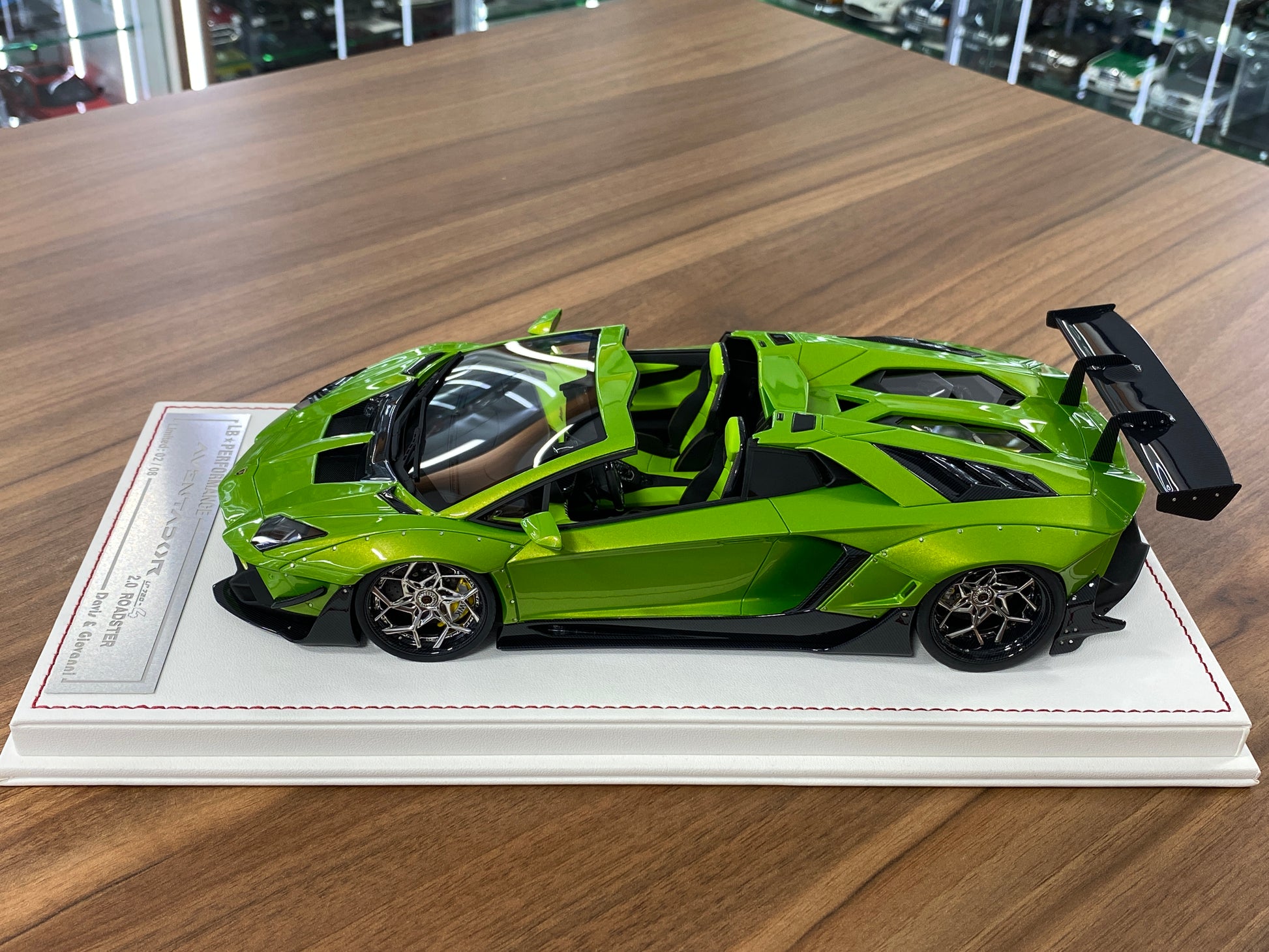 1/18 Resin Davis & Giovanni Lamborghini AVENTADOR LP 720-4 Roadster LB Performance with Verde Dorado Limited Edition - 8 pcs