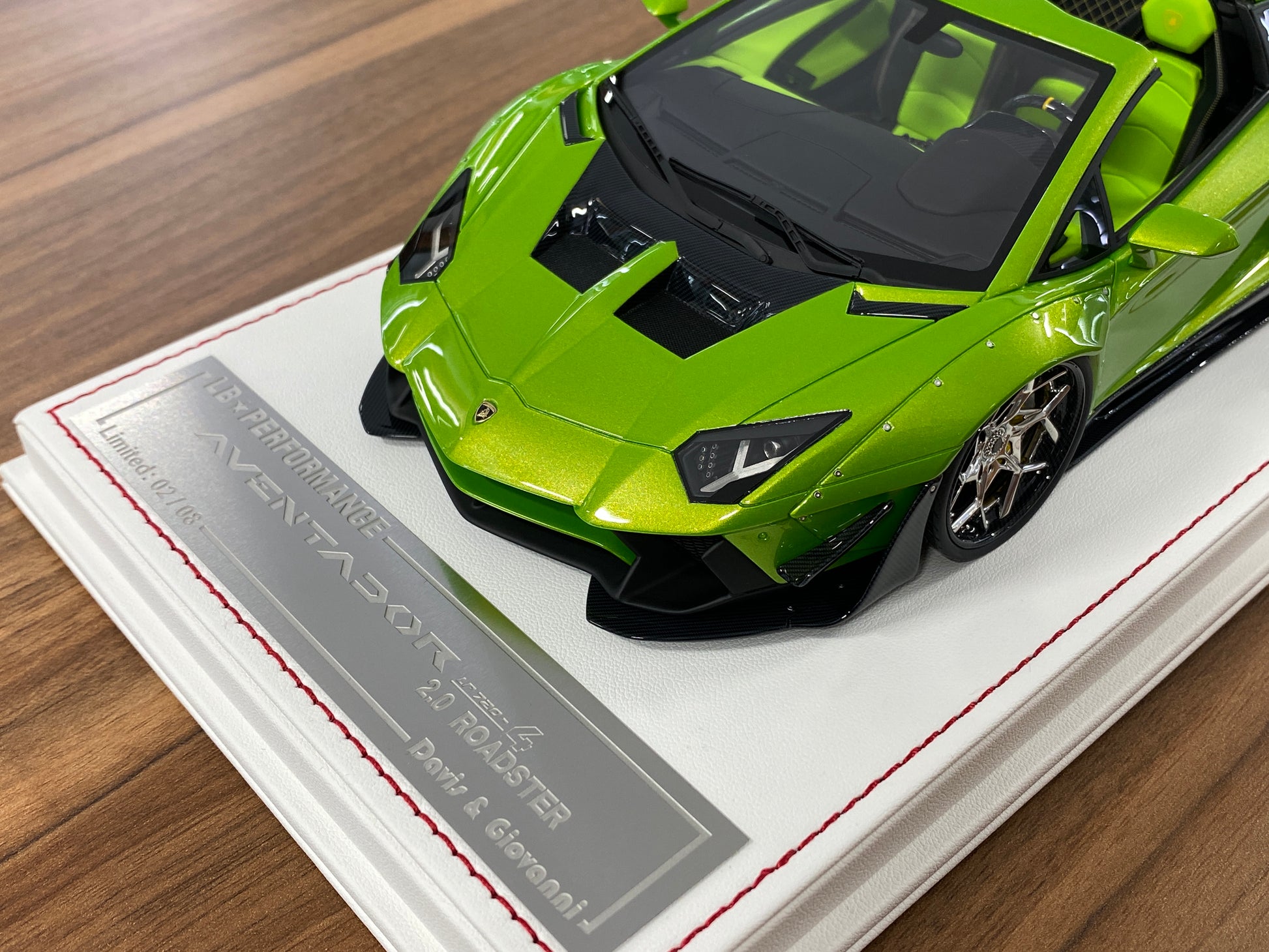 1/18 Resin Davis & Giovanni Lamborghini AVENTADOR LP 720-4 Roadster LB Performance with Verde Dorado Limited Edition - 8 pcs