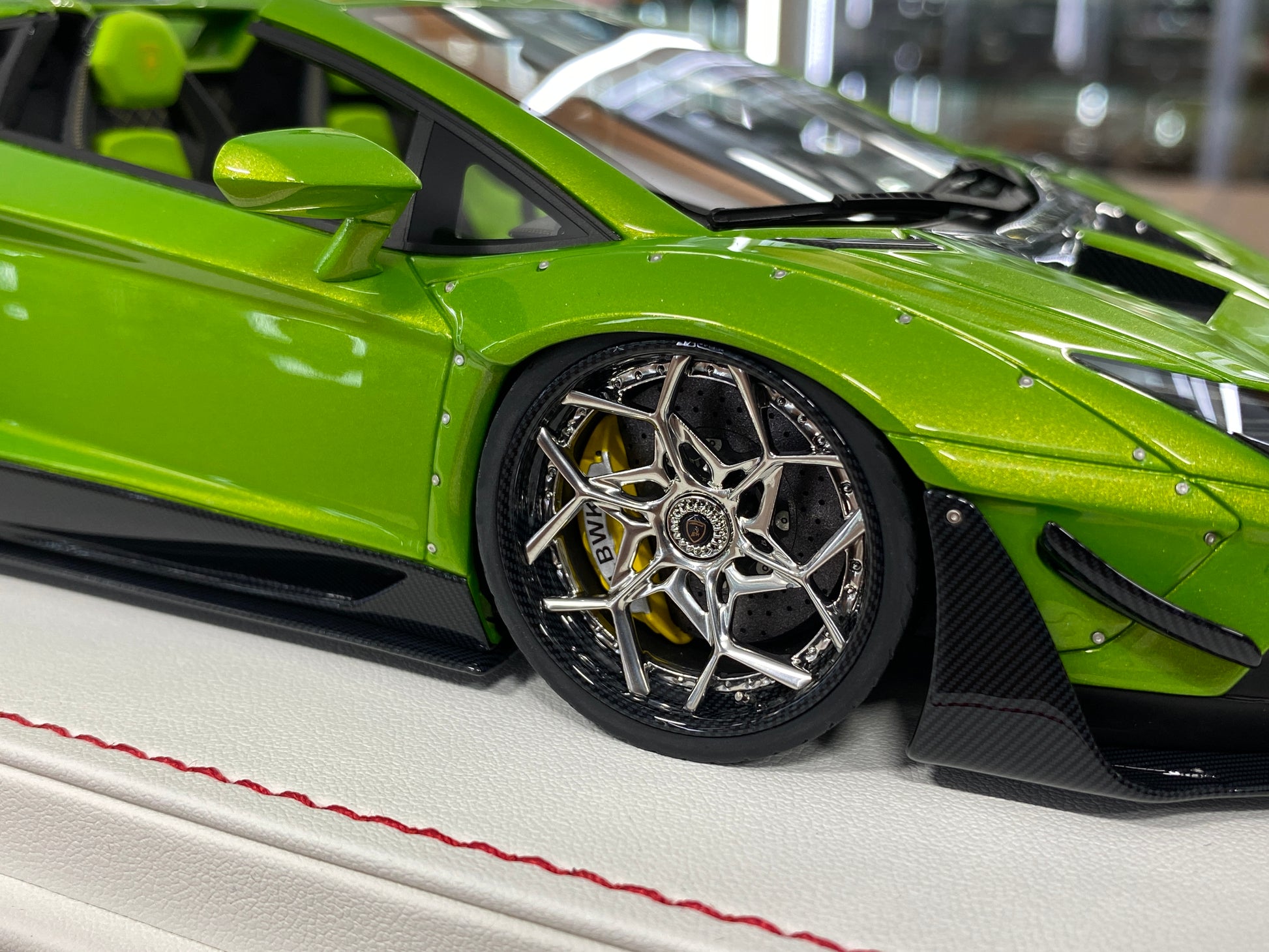 1/18 Resin Davis & Giovanni Lamborghini AVENTADOR LP 720-4 Roadster LB Performance with Verde Dorado Limited Edition - 8 pcs