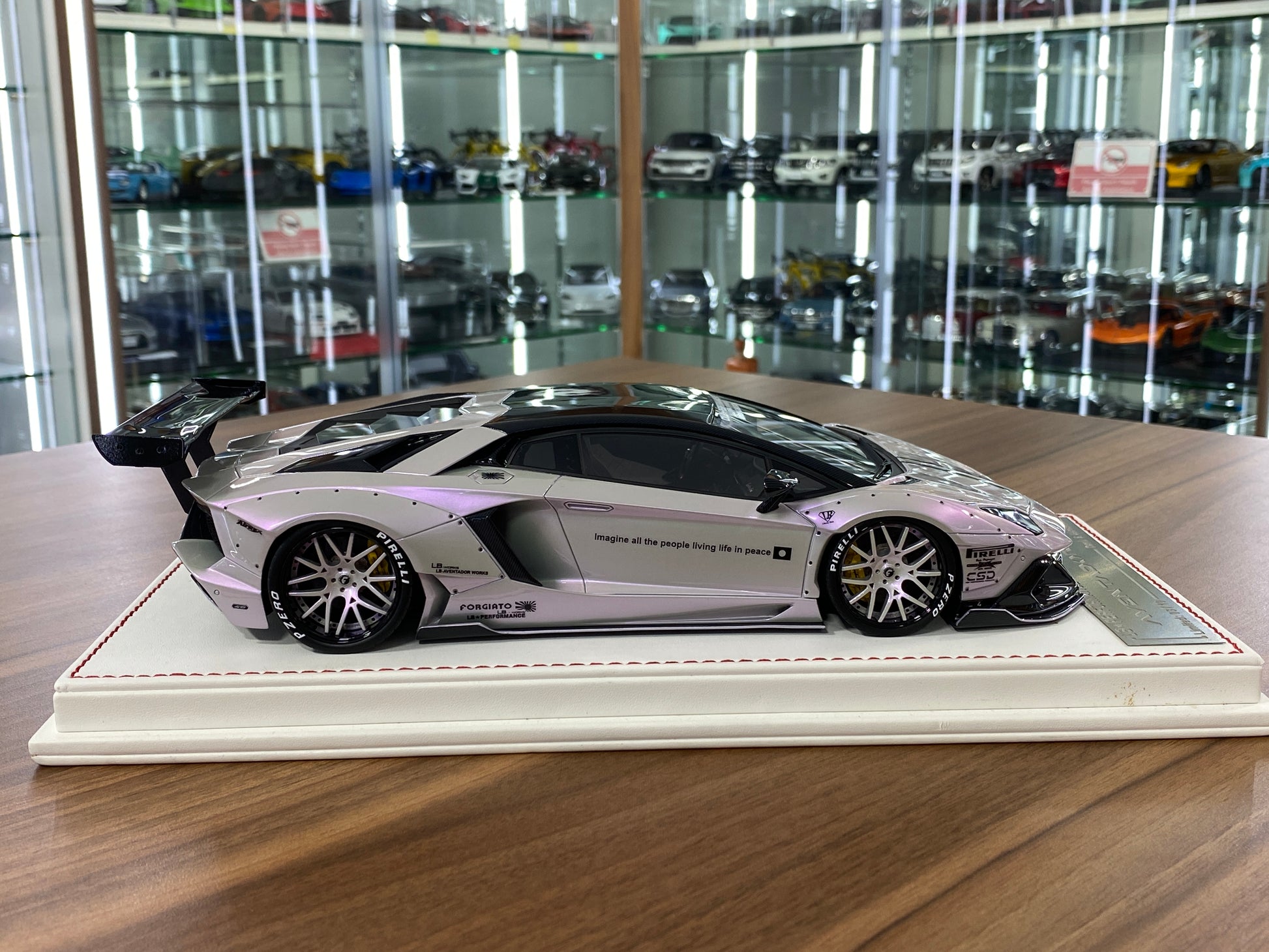 1/18 Resin Davis & Giovanni Lamborghini AVENTADOR LP 720-4 LB Performance with Pearl Silver Limited Edition - 10 pcs
