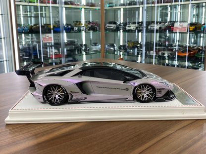 1/18 Resin Davis & Giovanni Lamborghini AVENTADOR LP 720-4 LB Performance with Pearl Silver Limited Edition - 10 pcs