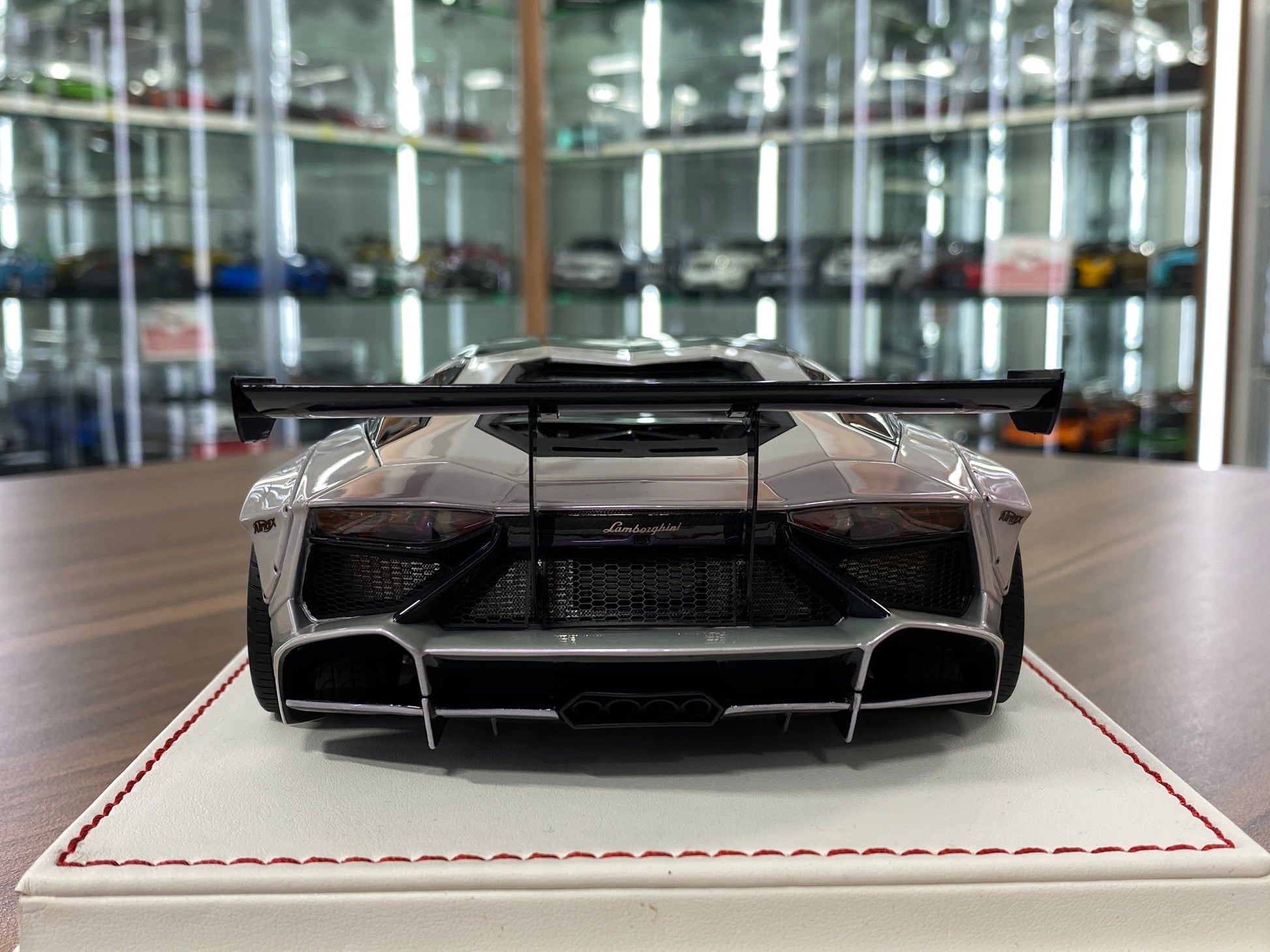 1/18 Resin Davis & Giovanni Lamborghini AVENTADOR LP 720-4 LB Performance with Pearl Silver Limited Edition - 10 pcs