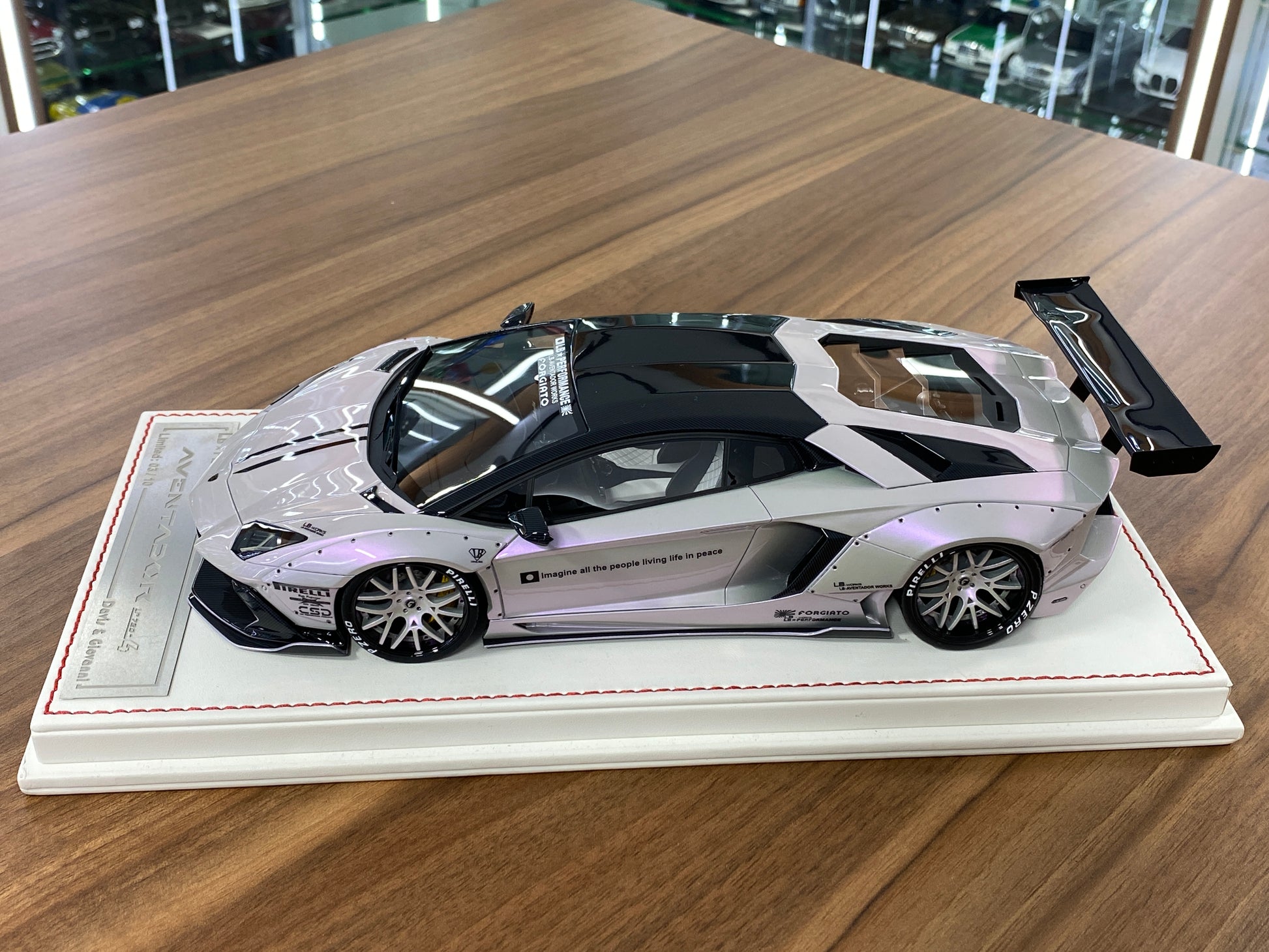 1/18 Resin Davis & Giovanni Lamborghini AVENTADOR LP 720-4 LB Performance with Pearl Silver Limited Edition - 10 pcs