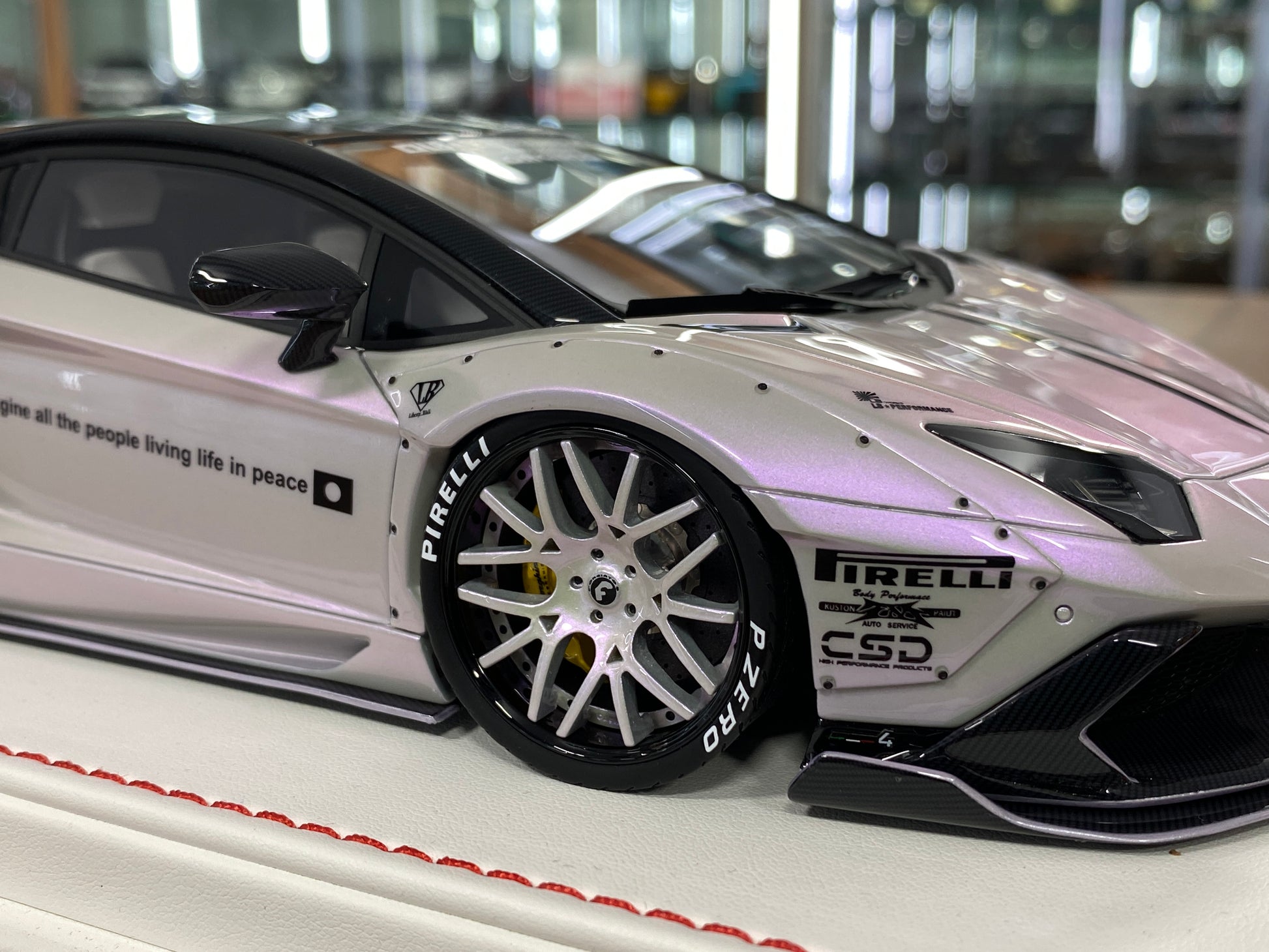 1/18 Resin Davis & Giovanni Lamborghini AVENTADOR LP 720-4 LB Performance with Pearl Silver Limited Edition - 10 pcs