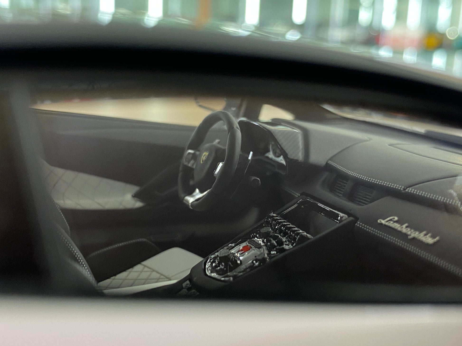 1/18 Resin Davis & Giovanni Lamborghini AVENTADOR LP 720-4 LB Performance with Pearl Silver Limited Edition - 10 pcs