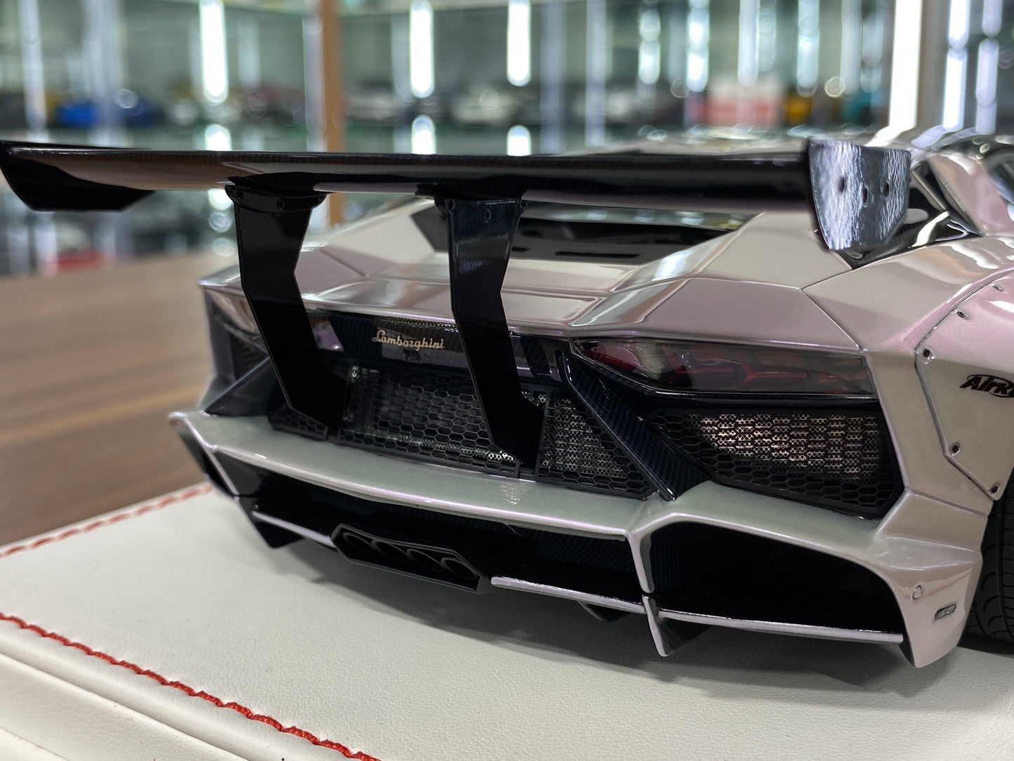1/18 Resin Davis & Giovanni Lamborghini AVENTADOR LP 720-4 LB Performance with Pearl Silver Limited Edition - 10 pcs