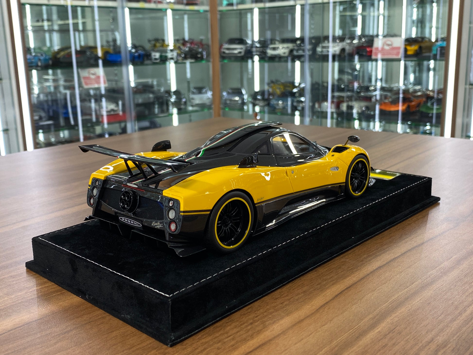 1/18 HH Model Pagani Zonda Cinque Yellow/Carbon Fiber Resin | Limited 30 pcs