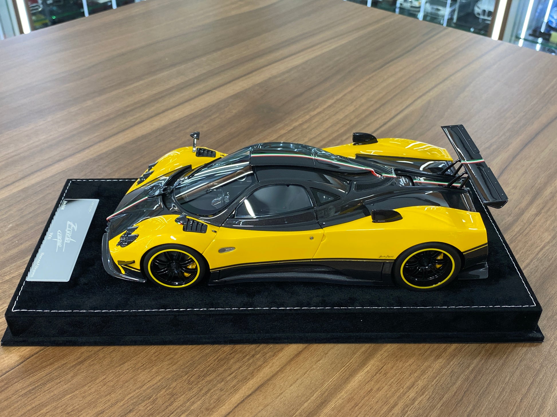 1/18 HH Model Pagani Zonda Cinque Yellow/Carbon Fiber Resin | Limited 30 pcs