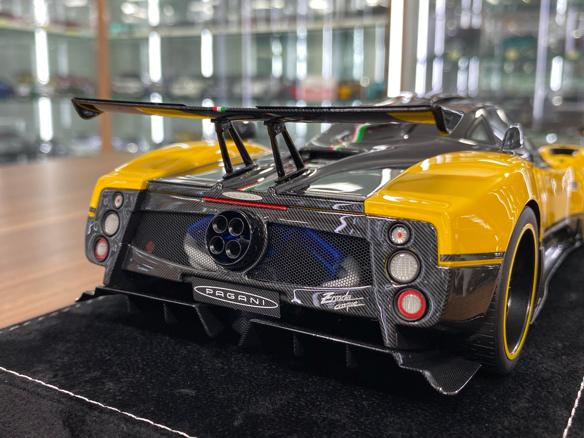 1/18 HH Model Pagani Zonda Cinque Yellow/Carbon Fiber Resin | Limited 30 pcs
