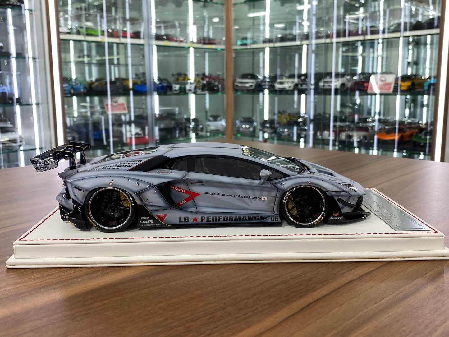 1/18 Davis & Giovanni Lamborghini Aventador 2.0 LB Performance Resin - Matt grey , Zero Fighter