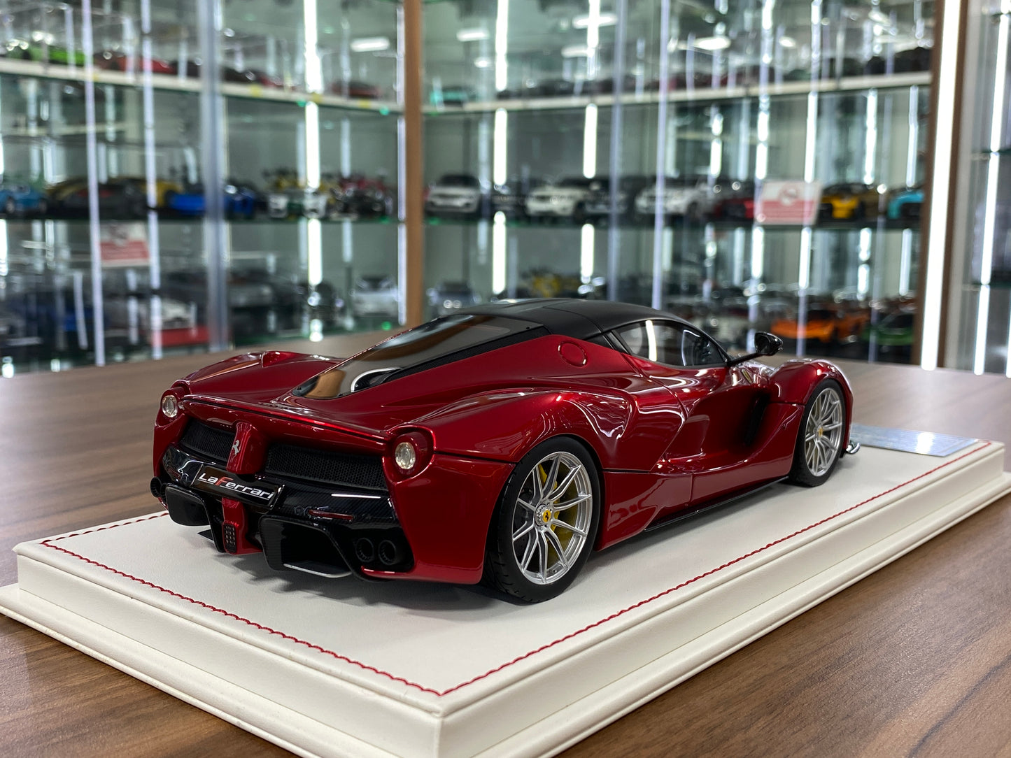 1/18 Resin Ferrari LaFerrari by Davis & Giovanni Candy red, matt black roof