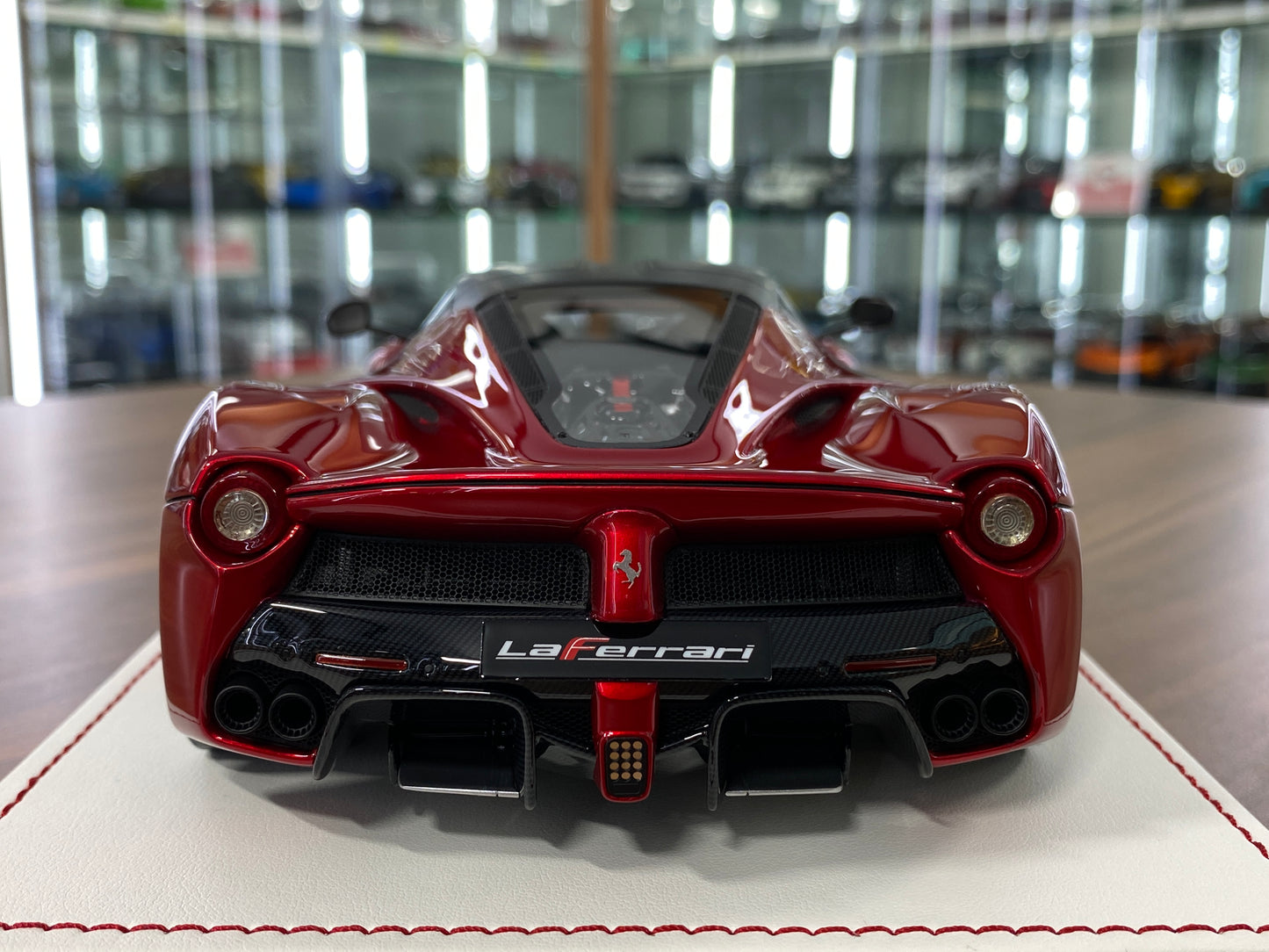 1/18 Resin Ferrari LaFerrari by Davis & Giovanni Candy red, matt black roof