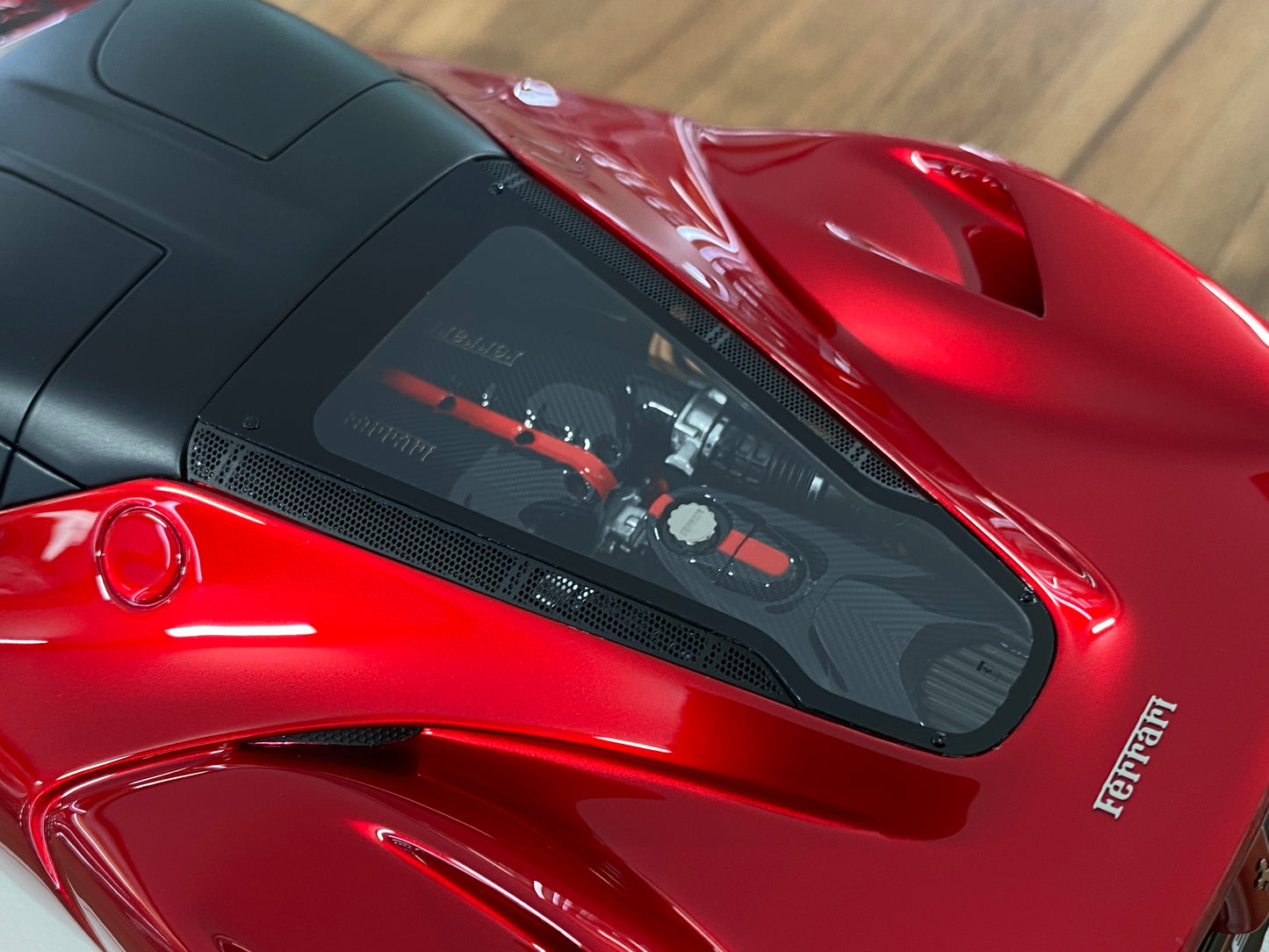 1/18 Resin Ferrari LaFerrari by Davis & Giovanni Candy red, matt black roof