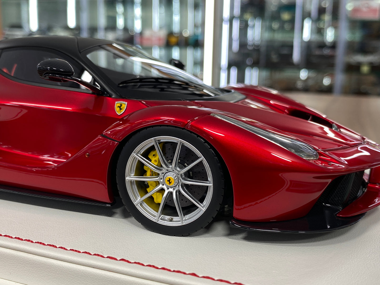 1/18 Resin Ferrari LaFerrari by Davis & Giovanni Candy red, matt black roof