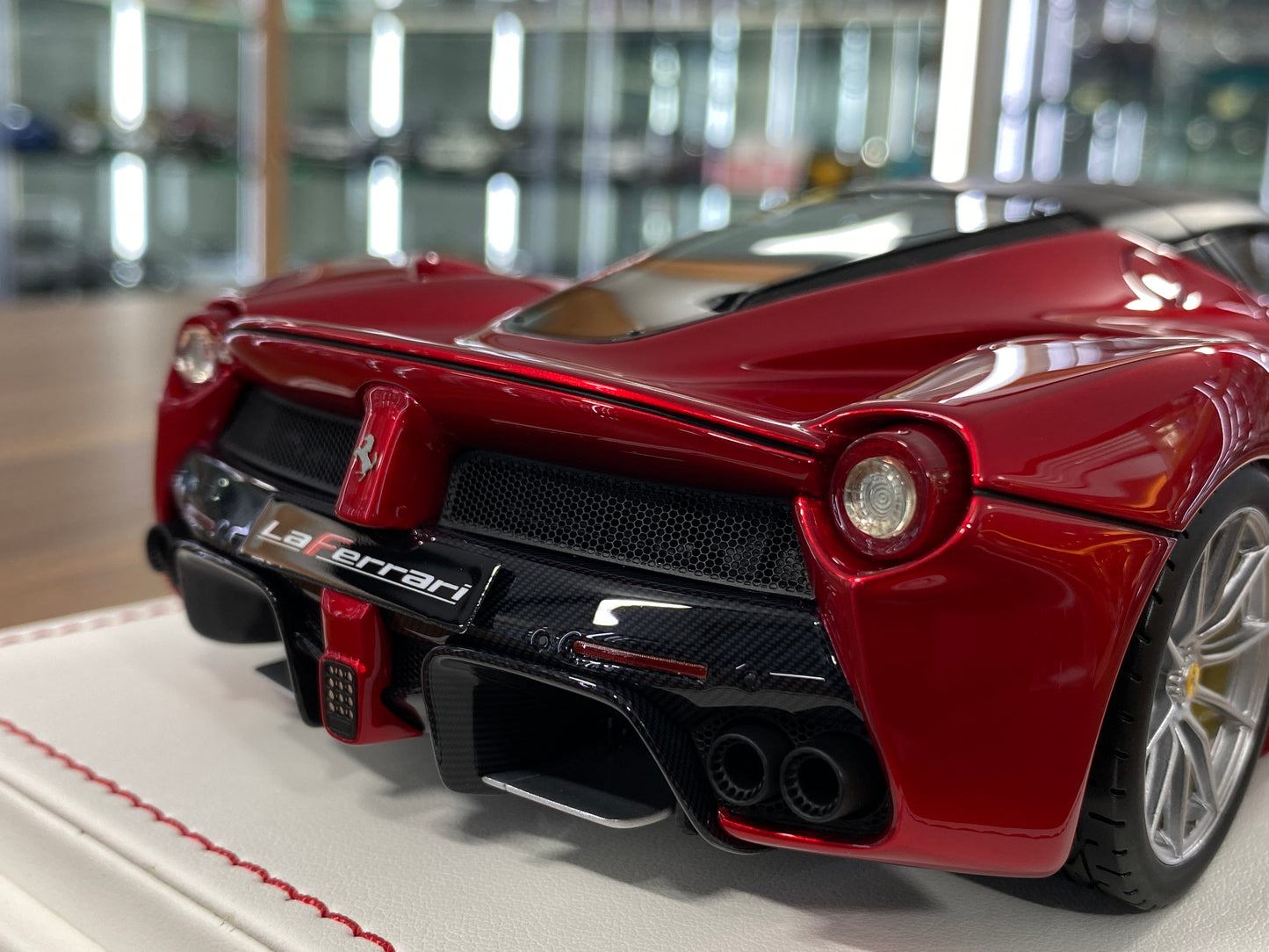 1/18 Resin Ferrari LaFerrari by Davis & Giovanni Candy red, matt black roof