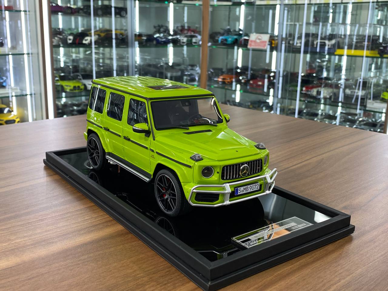MOTORHELIX Mercedes-Benz AMG G63 2019 1:18 resin model in Lime Green – limited edition for Dubai collectors