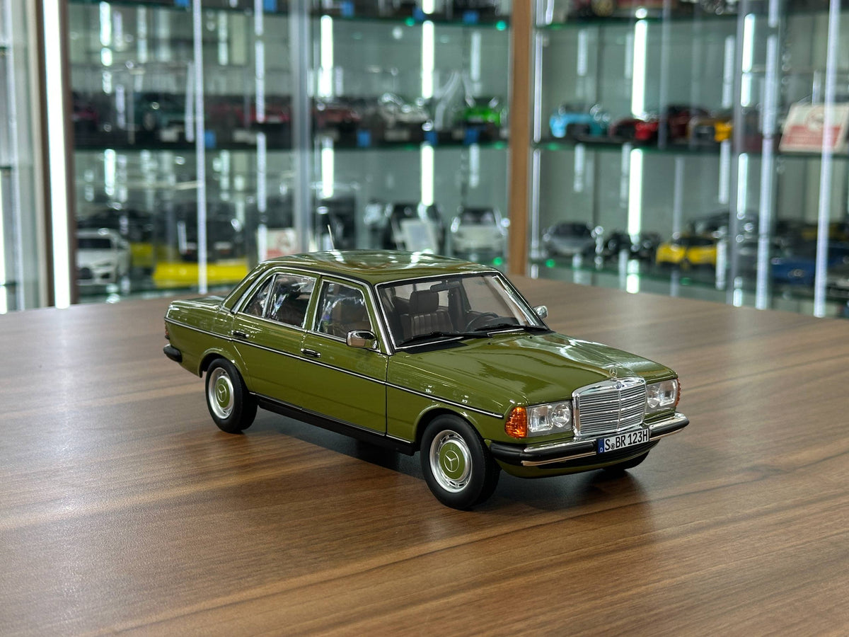 Mercedes‑Benz 200 W123 – Cactus Green – 1/18 Metal Diecast – Norev Dealer Edition – Full Opening