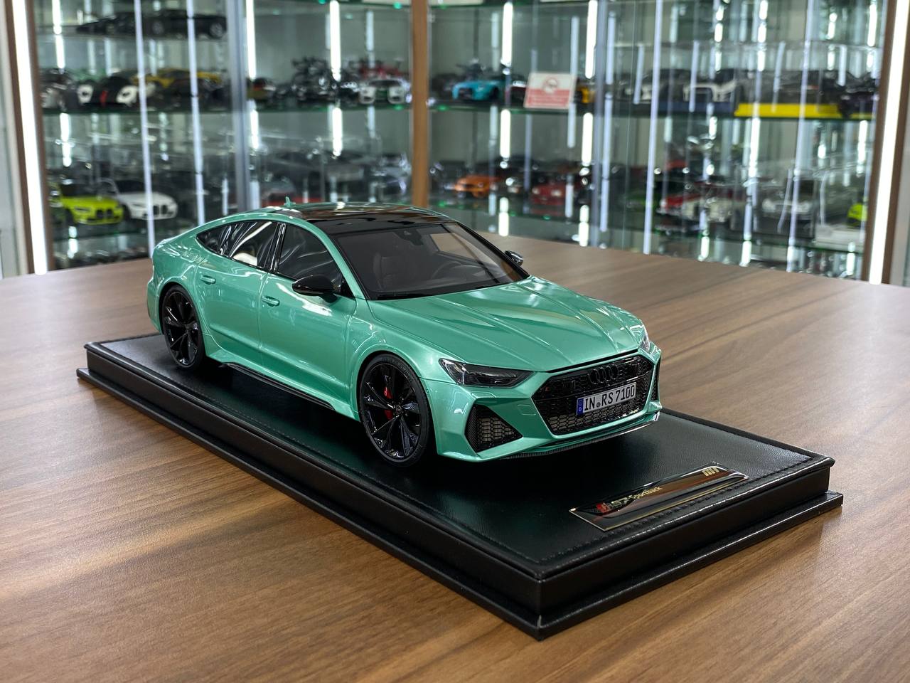 Motorhelix Audi RS7 Sportback 1:18 resin model in Metallic Tiffany – limited edition for Dubai collectors