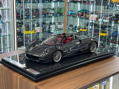 Pagani Huayra Roadster – Full Carbon Fiber – 1/8 Resin Model – MR Collection – Signed by Horacio Pagani – Limited 1 of 1
