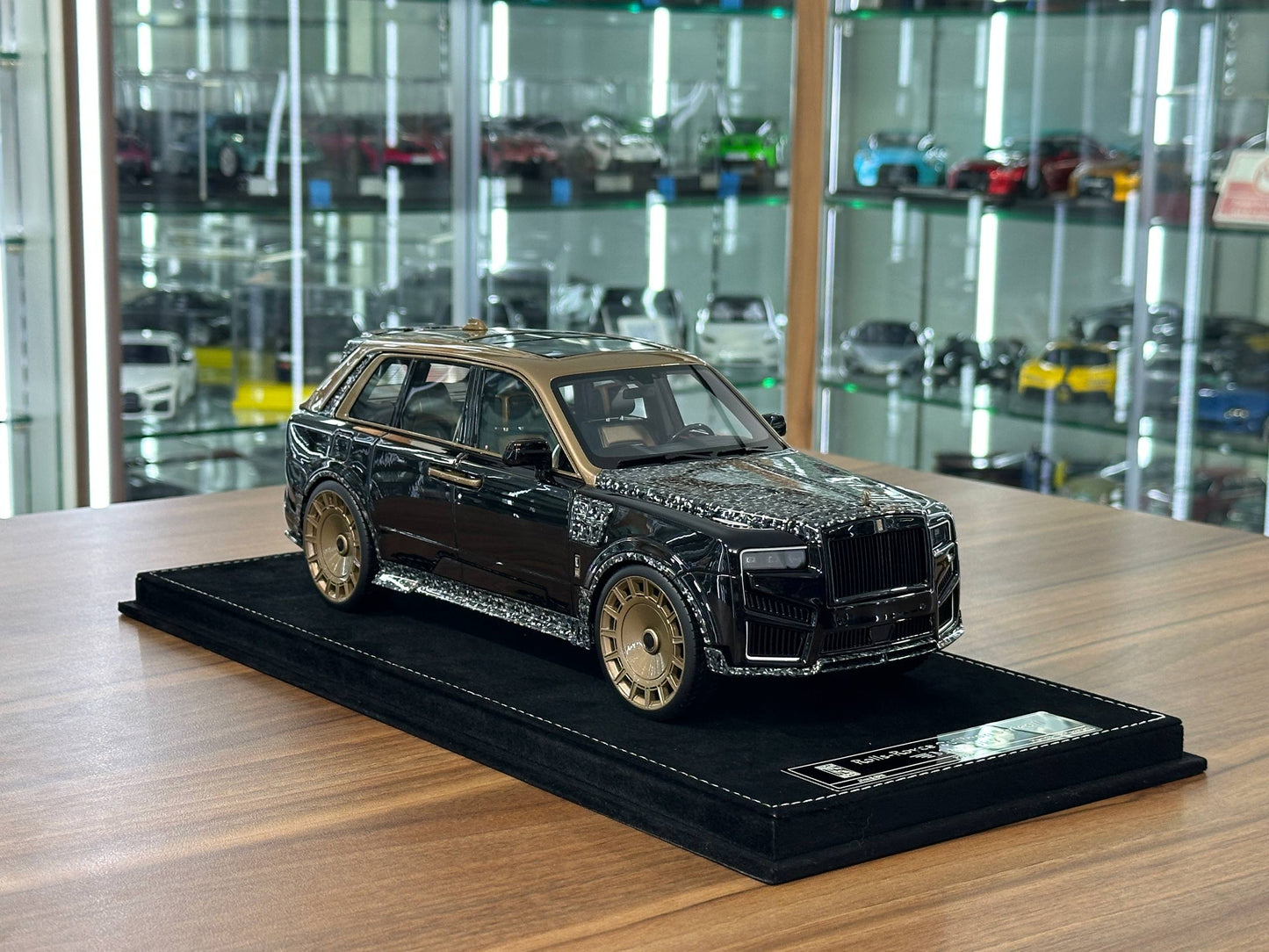 Rolls‑Royce Cullinan Series II Mansory – Piano Black / Chrome Good – 1/18 Resin Model – H&H – Limited 30 pcs