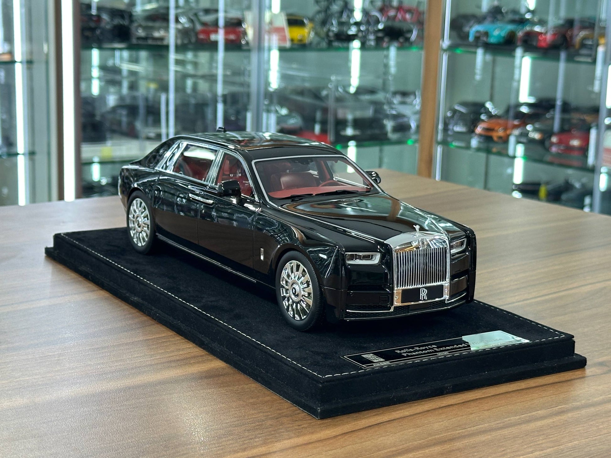 Rolls Royce Phantom Extended Wheelbase 1:18 Resin Model – Diamond Black – H&H Limited 50 pcs