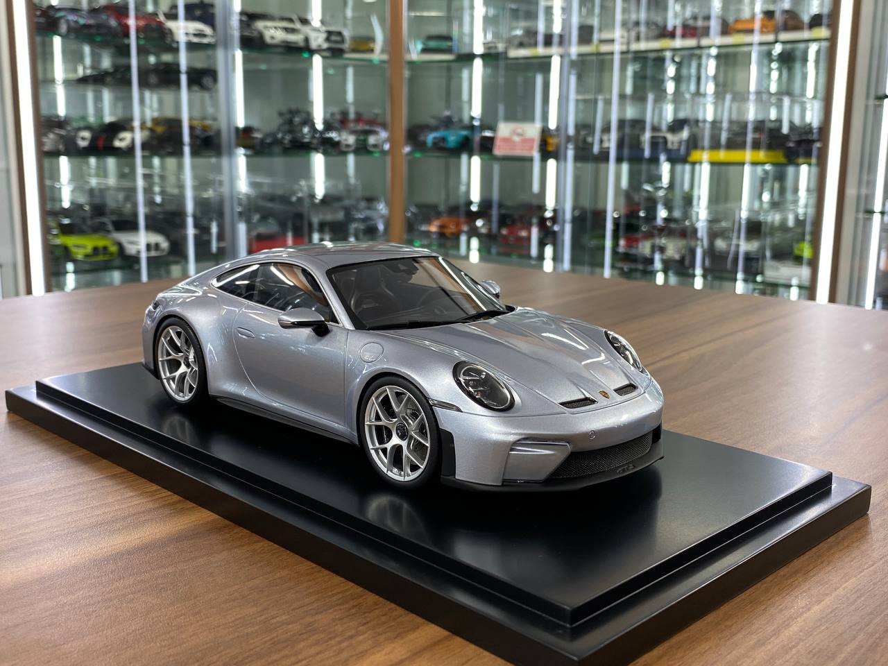 Spark Models Porsche 911 GT3 Touring 2025 1:18 resin model in Polarsilver – limited edition for Dubai collectors