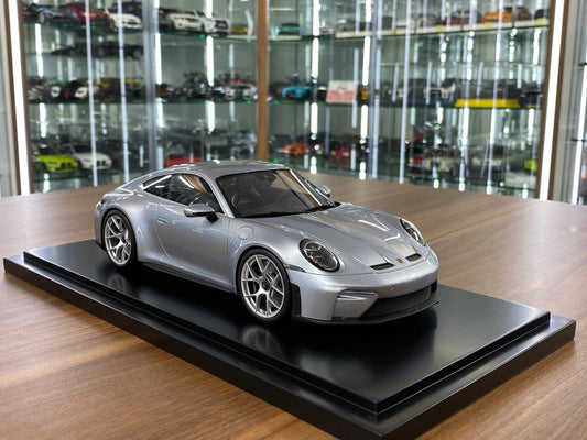 Spark Models Porsche 911 GT3 Touring 2025 1:18 resin model in Polarsilver – limited edition for Dubai collectors