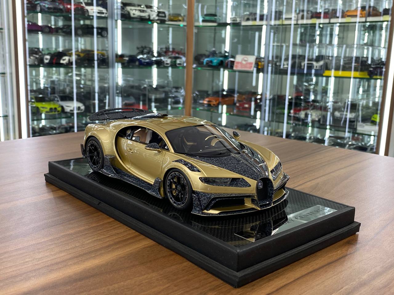 Timothy & Pierre Bugatti Chiron Centuria MANSORY 1:18 resin model in Champagne Gold – limited edition for Dubai collectors