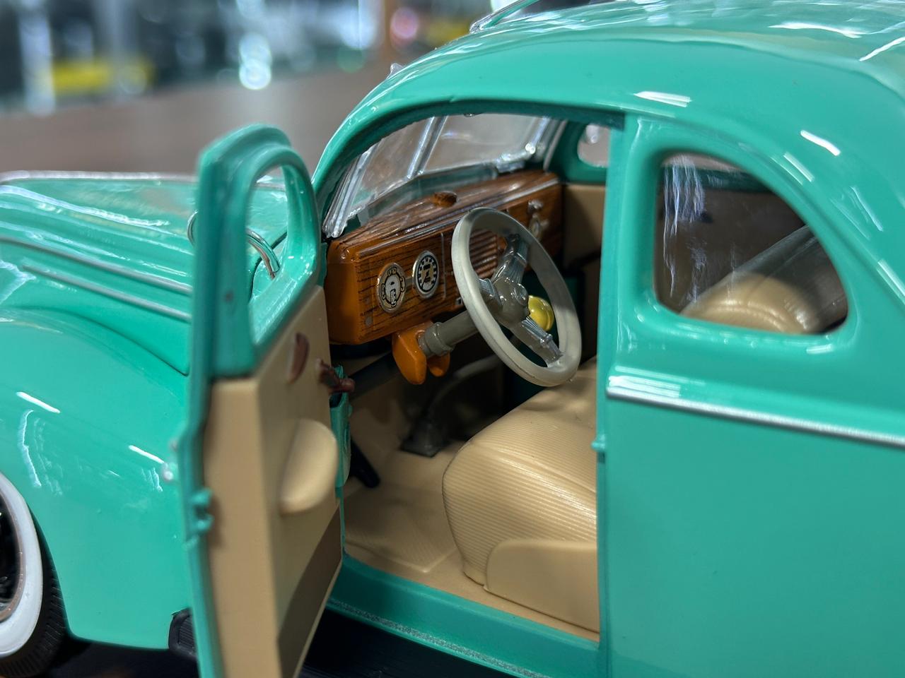 1/18 Diecast Maisto Ford Delix 1939 in Green