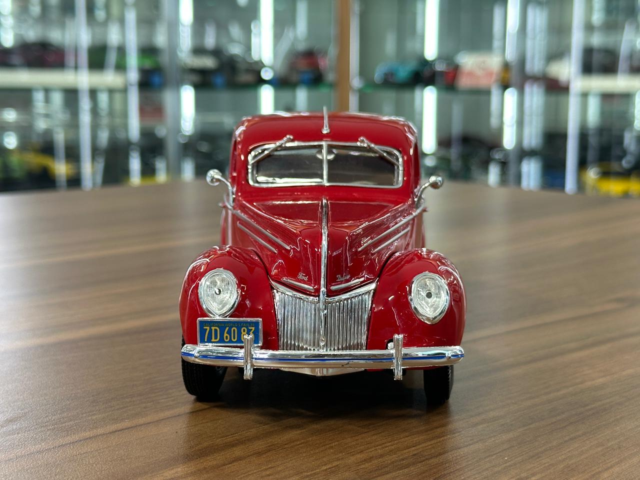 1/18 Diecast Maisto Ford Delix 1939 in Red
