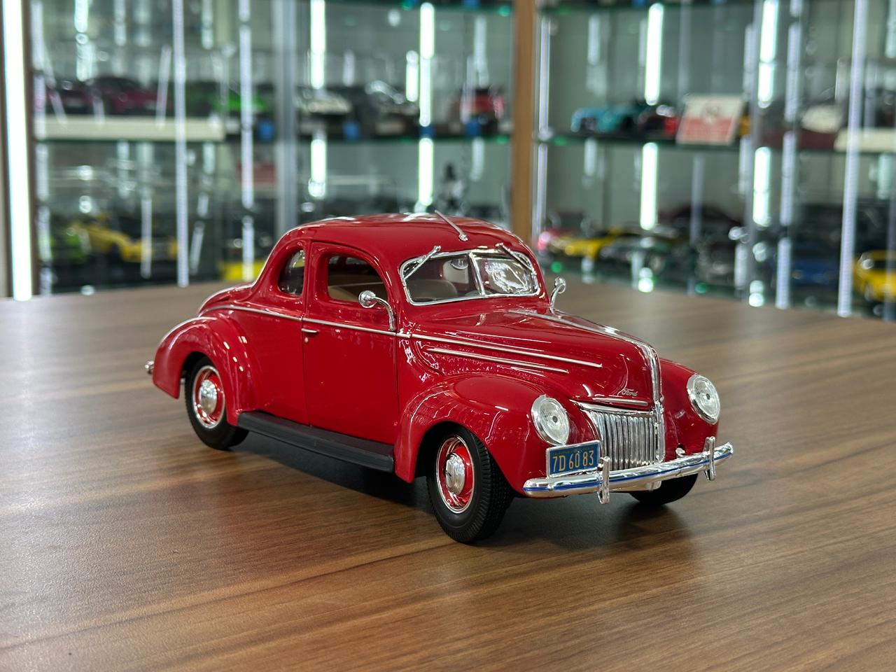 1/18 Diecast Maisto Ford Delix 1939 in Red