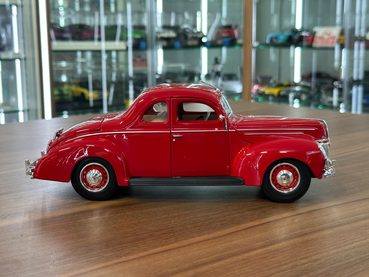 1/18 Diecast Maisto Ford Delix 1939 in Red
