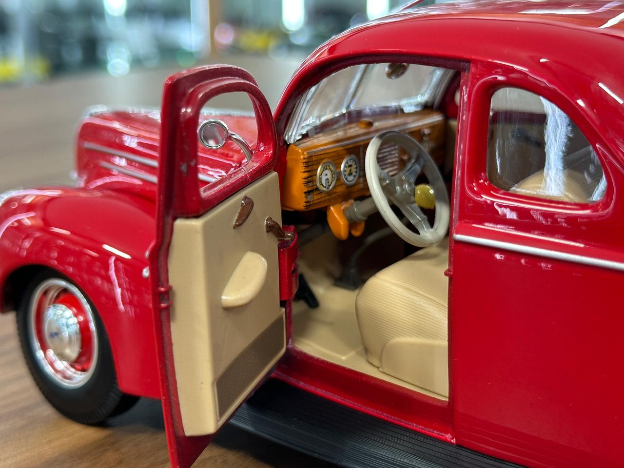1/18 Diecast Maisto Ford Delix 1939 in Red